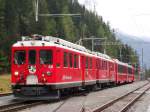 ABe 4/4 48 mit kaputter Lampe und ABe 4/4 47 mit Regio nach St.Moritz am 30.09.2007 bei der Einfahrt in Cavaglia.