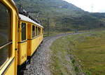 ABe 4/4 30 liegt zwischen Bernina Lagalp und Ospizio Bernina Lagalb mächtig in die Kurve. Bernina, 7.8.2025