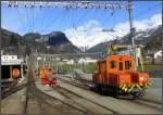 Von Schnee ist in Poschiavo nur noch in der Ferne was zu sehen. Trotzdem mssen die Fahrzeuge fr die Schneerumung bereit stehen, steigt doch die Strecke von hier noch 1200m bis Ospizio Bernina. Ge 2/2 162, De 2/2 151 mit Spurpflug und Schleuder Xrot 9219. (14.11.2007)