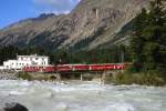 RhB Regionalzug 1656 von Tirano nach St.Moritz am 31.08.2007 in Morteratsch mit Triebwagen ABe 4/4 II 46 - ABe 4/4 II 44 - B 2452 - B 2313 - B 2311 - AB 1541 - BD 2471 - B 2095 - B 2097

