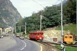 RhB - ABe 4/4 I 31 am 12.10.1999 in Campocologno - Gleichstromtriebwagen Bernina - Baujahr 1908 - SIG/Al/SAAS - 450 KW - Gewicht 30,00t - 1./2.Klasse Sitzpltze 12/27 - LP 13,93m - zulssige Geschwindigkeit 55 km/h - 3=31.12.1981 1=24.04.1998 - Logo RhB in deutsch - Lebenslauf: ex BB BCe 4/4 1 - 1943 RhB BCe 4/4 1 - 1947 BCe 4/4 31 - 1964 ABe 4/4 31. Hinweis: Blickrichtung Norden, etwa bei km 56,500 - parallel zur Kantonstrae verluft hier das Streckengleis, rechts zweigt die Zufahrt zum Gterumschlag Campocologno ab. Auf dem Stumpengleis steht der zugeteilte Tangiertraktor Tm 2/2 abgestellt, da der Triebwagen fr den Rangierdienst ausreicht. 
