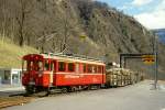 RhB - ABe 4/4 I 31 am 17.03.2000 in Campocologno - Gleichstromtriebwagen Bernina - Baujahr 1908 - SIG/Al/SAAS - 450 KW - Gewicht 30,00t - 1./2.Klasse Sitzpltze 12/27 - LP 13,93m - zulssige Geschwindigkeit 55 km/h - 3=31.12.1981 1=24.04.1998 - Logo RhB in deutsch - Lebenslauf: ex BB BCe 4/4 1 - 1943 RhB BCe 4/4 1 - 1947 BCe 4/4 31 - 1964 ABe 4/4 31. Hinweis: Rangierfahrt nach Ausreihen eines leeren Rp-w
