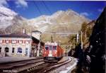 Triebwagen der RhB Bernina-Bahn (Meterspur Adhsionsbahn) Station Alp Grm 2091m, Oktober 1994.


