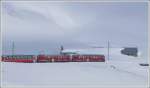 R1636 mit ABe 4/4 II 45 und 46 auf der tiefverschneiten Alp Bondo am Berninapass.