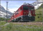 R1646 mit ABe 4/4 III 53 und 56 oberhalb Alp Grm mit Palgletscher.