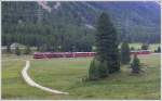BerninaExpress 972 in der Ebene zwischen Morteratsch und Surovas.