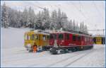 ABe 4/4 I 34 und ABe 4/4 III 54 *Hakone  suchen ihren Weg durch den Neuschnee in Pontresina. (01.12.2009)