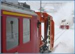 ABe 4/4 II 44 mit Schneerumer Xk 9132 und nachfolgender Schleuder auf dem Berninapass. (01.12.2009)