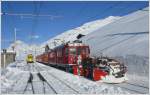 ABe 4/4 47 und 45 treffen mit R1621 in Ospizio Bernina ein. Dabei wird der Spurpflug Xk9143 mitgefhrt. (12.01.2010)