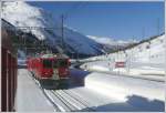 Kreuzung mit BerninaExpress 953 in Bernina Suot.