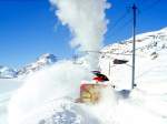 X rot d 9213 DAMPFSCHNEESCHLEUDER im Schleudereinsatz am 08.02.1997 kurz nach Ospizio Bernina am Lago Bianco - Baujahr 1911 - SLM - 63,5t Dienstgewicht - LP 13,67m - V = 35km/h - Schleudern mit