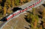 RhB - Bernina-Express 960 von Tirano nach Davos-Dorf am 12.10.2008 oberhalb Alp Grm, Ausfahrt Galerie Grm mit ABe 4/4 II 48 - ABe 4/4 II 45 - Bp - Bp - Bp - Bps - Ap - Ap.