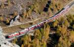 RhB - Bernina-Express 960 von Tirano nach Davos-Dorf am 12.10.2008 oberhalb Alp Grm mit ABe 4/4 II 48 - ABe 4/4 II 45 - Bp - Bp - Bp - Bps - Ap - Ap.