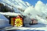 RhB Dampfschneeschleuderfahrtextrazug fr GRAUBNDEN TOURS 4411 von Bernina Suot nach Bernina Lagalb am 08.02.1997 in Bernina Suot mit Xrot d 9213 - ABe 4/4II 48 neben Depot. Hinweis: Blick auf das ursprnliche Depot fr die Dampfschneeschleuder
