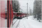 Der Berninapass ist tief verschneit, aber auch unterhalb von Alp Grm bei der Ausweichstelle Stablini liegt frischer Schnee.