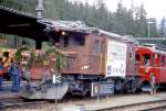 RhB Ge 4/4 182 am 20.05.2000 in Pontresina - Bernina-GLEICHSTROM-LOKOMOTIVE - Baujahr 1927 - SLM3210/SAAS909001 - 559 KW - Gewicht 43,00t - LP 14,40m - 25.03.1978 - Mutation: ex Berninabahn Ge 4/4 82 - 1943 RhB Ge 4/4 82 - 1961 Ge 4/4 182 - 1977a - 1984 La Mure - 2000 RhB Ge 4/4 182, Hinweis: nur rollfhig fr berfuhr!  
