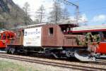 RhB Ge 4/4 182 am 20.05.2000 in Morteratsch - Bernina-GLEICHSTROM-LOKOMOTIVE - Baujahr 1927 - SLM3210/SAAS909001 - 559 KW - Gewicht 43,00t - LP 14,40m - 25.03.1978 - Mutation: ex Berninabahn Ge 4/4 82 - 1943 RhB Ge 4/4 82 - 1961 Ge 4/4 182 - 1977a - 1984 La Mure - 2000 RhB Ge 4/4 182, Hinweis: nur rollfhig fr berfuhr!  
