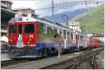 Die beiden Werbetriebwagen ABe 4/4 III 54  Hakone  und 51  Poschiavo  in Tirano.