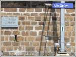 Die Arbeit am Berninapass ist hart und es drohen speziell im Winter allerlei Gefahren, wie diese Gedenktafel fr zwei Lawinenopfer auf Alp Grm beweist.