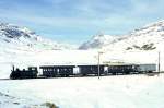 RhB DAMPFEXTRAZUG 3423 fr GRAUBNDEN TOURS von Ospizio Bernina nach Lago Bianco km 24,000 am 21.02.1998 bei km 24,000 mit Dampflok G 3/4 1 - B 2060 - D 4052I - A 1102 - Xk 9398.