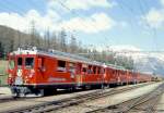 RhB REGIONALZUG 425 von St.Moritz nach Tirano am 10.05.1994 in Pontresina mit Triebwagen ABe 4/4II 46 - ABe 4/4II 47- B 2456 - B 2307 - AB 1545 - B 2494 - A 1273 - B 2496.
