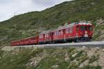 Am 28.7.10 fhrt der Regionalzug 1633 mit den ABe 4/4 II 48 und 44 an der Spitze von Ospizio Bernina Richtung Alp Grm.
