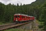 ABe 4/4 II 41 und ABe 4/4 II 42 befinden sich am 28.7.10 kurz vor Pontresina.