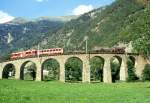 RhB GmP 4435 von St.Moritz nach Tirano am 28.08.1995 unterhalb Brusio auf Kreisviadukt mit Triebwagen ABe 4/4III 53 - B 2459 - Xa 9314 - Uah 8140 - Uah 8139.

