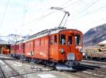 RhB BERGEZUG 9437 von Pontresina nach Unfallstelle Montebello am 06.03.1996 Ausfahrt Pontresina mit BERGE-Triebwagen Xe 4/4 9920 - ABe 4/4III 54. Hinweis: Bergezug-Einsatz wegen soeben eingegangener Meldung einer Zugentgleisung. Zufllig kam ich kurz vorher mit dem Zug in Pontresina an und war auf Fotopirsch.
