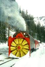RhB DAMPFSCHNEESCHLEUDER-Extrazug fr GRAUBNDEN TOURS 4448 von Cavaglia nach Alp Grm am 01.03.1997 bei Stablini mit Dampfschneeschleuder X rot d 9213 - Triebwagen ABe 4/4II 48.
