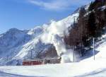 RhB DAMPFSCHNEESCHLEUDER-Extrazug fr GRAUBNDEN TOURS 9448 von Cavaglia nach Alp Grm am 31.01.1998 bei La Dota mit Dampfschneeschleuder X rot d 9213 - Triebwagen ABe 4/4II 41.