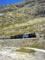 RhB DAMPFZUG fr GRAUBNDEN TOURS 3437 von Ospizio Bernina nach km 25,000 am 26.08.2000 am Seeende Lago Bianco mit Dampflok G 3/4 1 - Xk 9398 - B 2060 - C 2012.