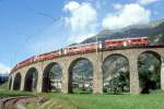 RhB BERNINA-EXPRESS F 478 von Tirano nach St.Moritz am 28.08.1995 auf Kreisviadukt Brusio mit Triebwagen ABe 4/4III 56 - B 2465 - B 2466 - B 2468 - A 1261 - B 2458.
