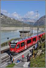 Der R1617 mit ABe 8/12 3503  Carlo Janka  hat die Station Ospizio Bernina 2253m /m.