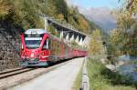 Regio nach Tirano beim Lago di Poschiavo zwischen Le Prese und Miralago.Rechts die alte Kantonsstrasse.14.10.11    