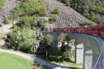Regio nach St.Moritz auf dem Kreisviadukt bei Brusio.13.10.11