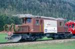 RhB - Ge 4/4 182 am 20.05.2000 bei Morteratsch - E-Lok - in Betriebnahme 25.01.1913 - SLM3210/SAAS909001 - 559 KW - Gewicht 43,00t - LP 14,40m - zulssige Geschwindigkeit 45 km/h - =25.03.1978 - Lebenslauf: ex BB Ge 4/4 82 - 1943 RhB Ge 4/4 82 - 1961 Ge 4/4 182 - 1977a - 1984 La Mure - 2000 RhB - Hinweis: berfuhr der festlich geschmckten Lok nach Poschavio mit Sponsoren-Werbung BEMO/STEFFANI.
