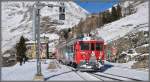 Ein paar Bilder von der Alp Grm. BerninaExpress R1625 mit ABe 4/4 III 55  Diavolezza  und 51  Poschiavo . Blick zurck zum Bahnhof und ber dem Turm zum Sommerrestaurant Sassal Mason. (08.12.2011)