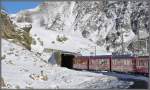 R1644 fhrt in den Sassal Mason Tunnel oberhalb Alp Grm ein. (08.12.2011)