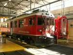 Tag der offenen Tr in Poschiavo.Ein Bernina Triebwagen ABe 4/4 No.51 (Umrichter)in der Werkhalle.Dahinter einer der neuen Bernina Panoramawagen.10.06.06