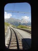 Eingeschrnkter Blick aus dem letzten Wagen, dem Fahrradwagen des R 1660 von Tirano nach St.