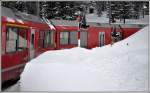 R1617 mit Allegra 3503 in der berühmten Montebellokurve, wo die Bernina-Passstrasse in einer engen Kurve gekreuzt wird.