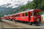Eine recht ungewöhnliche Komposition konnte ich am 24. Mai 2009 in Poschiavo auf den Chip bannen. ABe 4/4 I 31 steht vor einem andern ABe 4/4 I und einem ABe 4/4 III an der Spitze von Regionalzug 1640 Tirano-St. Moritz.