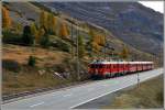 R1636 mit den TW ABe 4/4 III 53  Tirano  und 52  Brusio  bei Bernina Suot.