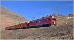 R1629 mit den ABe 4/4 III 53  Tirano  und 56  Corviglia  am Berninapass. (17.12.2015)