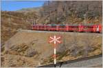 R1652 mit ABe 8/12 3505 oberhalb Alp Grüm. (20.12.2015)