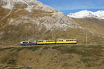 Bahnoldtimer im Stundentakt: ABe 4/4 34 und ABe 4/4 30 zusammen mit dem Piano-Bar-Wagen als  Montebello-Express  am 16.10.2016 oberhalb Bernina Lagalb.