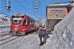 R1621 mit Allegra 3507 in Ospizio Bernina. (22.12.2016)