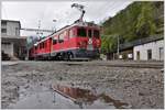 Be 4/4 III 54  Hakone  und 56  Corviglia  warten in Poschiavo auf die Streckenöffnung am Bernina, der wegen Lawinengefahr am Morgen unterbrochen war.