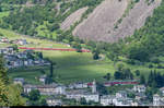 Der Bernina Express nach Chur hat den Bahnhof Brusio am 12.